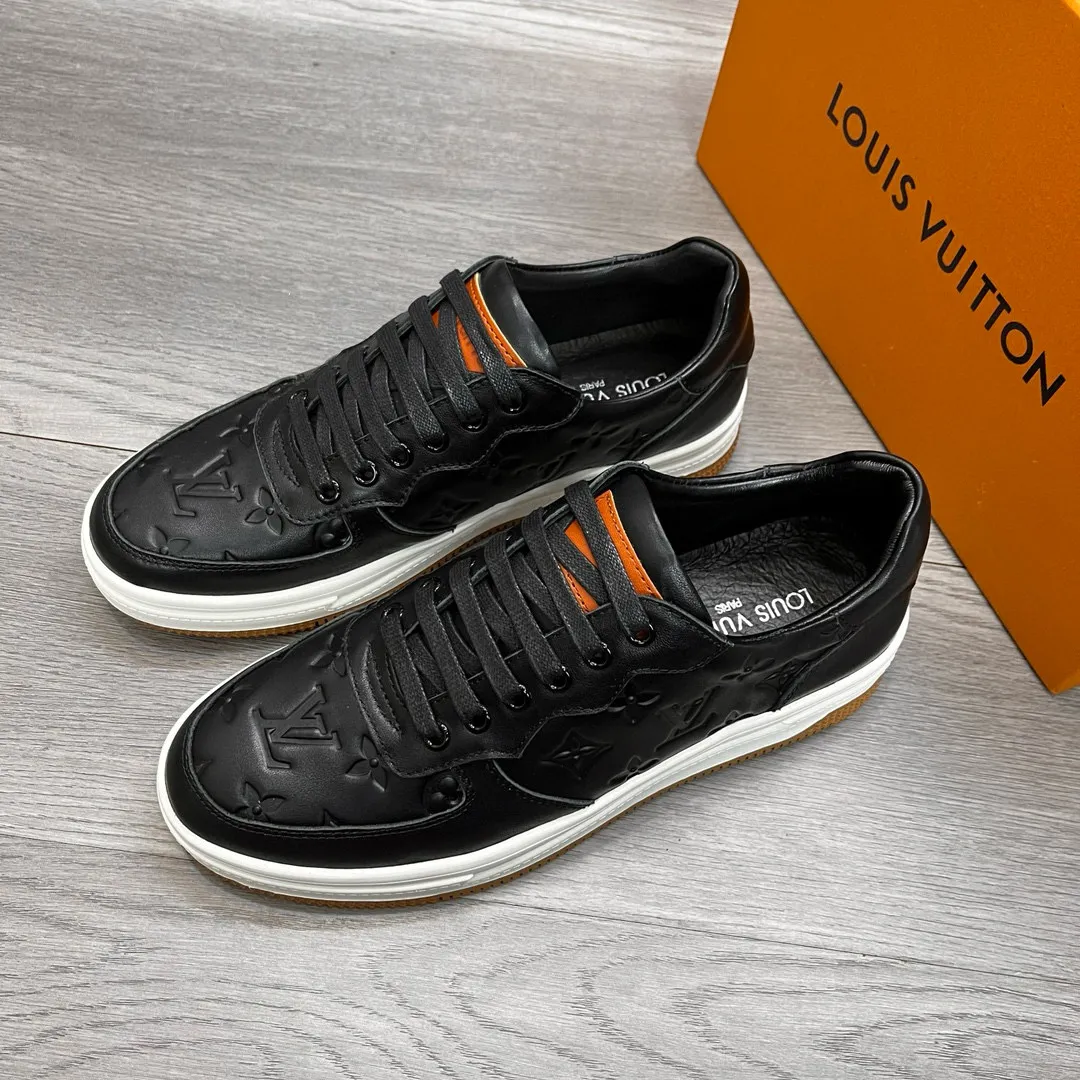 Ex-factory price: 400💰LV's latest casual men's shoes👉 👉 Popular casual fashion style, 💞 Simple and elegant style, 🔊 The fabric is made of imported cowhide, ☑️Comfortable sheepskin lining, original wear-resistant rubber outsole, real photos of classic models at the counter, two colors available, size: 38-44, (45 can be customized)